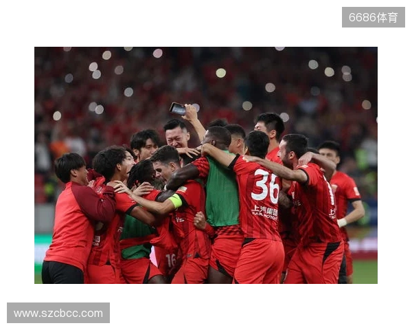 三连冠!上海海港加冕2025赛季中超冠军,摘下队史中超第四星